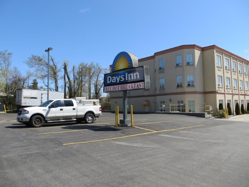 Days Inn By Wyndham Toronto East Lakeview Exterior foto
